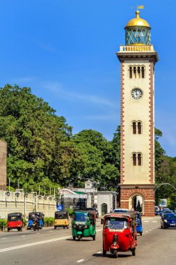 Colombo, Sri Lanka - 12 Ocak 2018. İşlevleri Fort bölgesinde yer alan saat kulesi olarak inşa tarihi deniz feneri