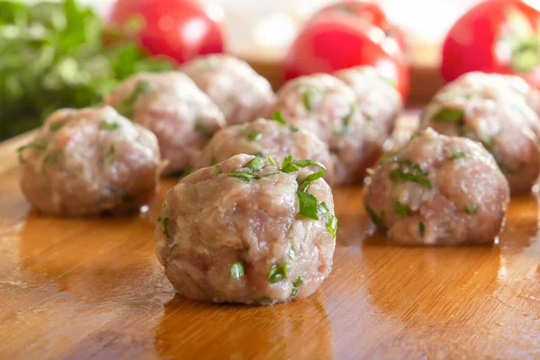 Rauwe Zelfgemaakte Gehaktballen Met Gehakt Vlees Met Kruiden Close — Stockfoto