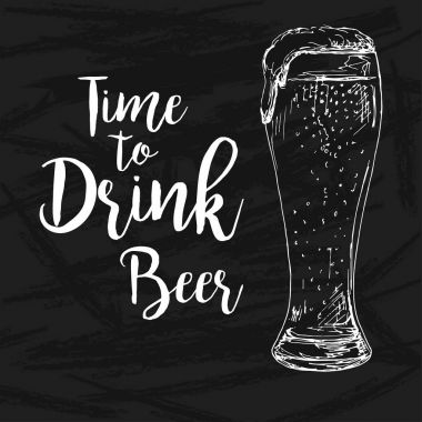 Bir bardak bira siyah bir arka plan taslağını. Metin: bira içmek için zaman. Bir kroki stil vektör çizim.