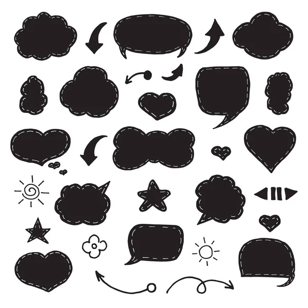 Myśleć i rozmawiać dymki. Artystyczny zbiór ręcznie rysowane doodle stylu komiks balon, chmury i serca. Ilustracja wektorowa w styl szkic. — Wektor stockowy