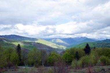 Kuzey Arnavut dağlar. Sh20 yoldan görüntüleyin. Arnavutluk.