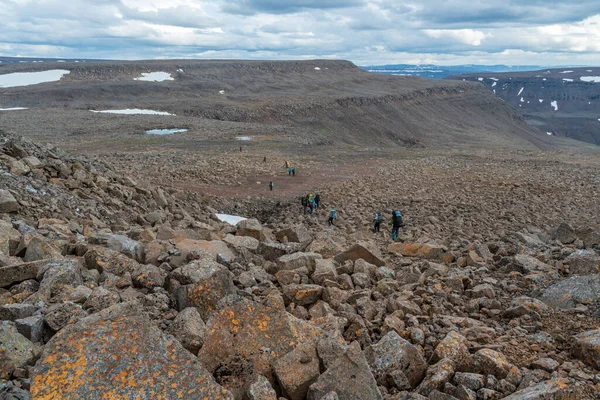 Rusya 'nın Sibirya bölgesindeki Krasnoyarsk bölgesindeki Putorana platosuna yaz aylarında seyahat edin.