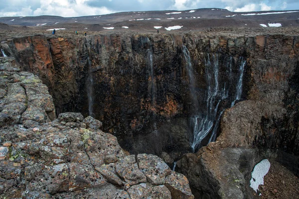 Rusya 'nın Sibirya bölgesindeki Krasnoyarsk bölgesindeki Putorana platosuna yaz aylarında seyahat edin.