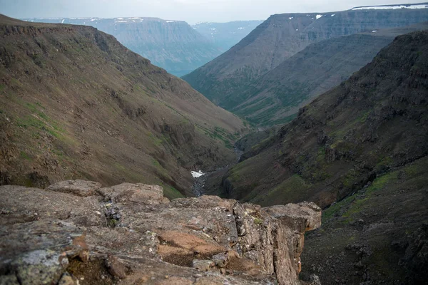 Rusya 'nın Sibirya bölgesindeki Krasnoyarsk bölgesindeki Putorana platosuna yaz aylarında seyahat edin.