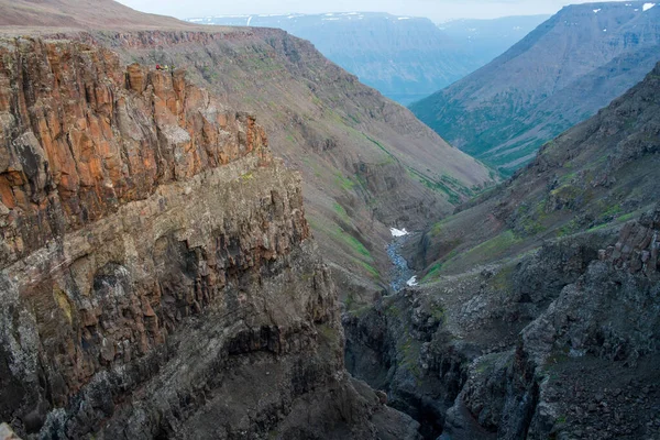 Rusya 'nın Sibirya bölgesindeki Krasnoyarsk bölgesindeki Putorana platosuna yaz aylarında seyahat edin.