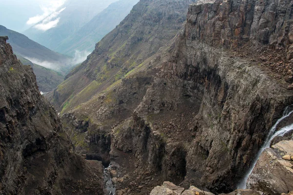 Rusya 'nın Sibirya bölgesindeki Krasnoyarsk bölgesindeki Putorana platosuna yaz aylarında seyahat edin.