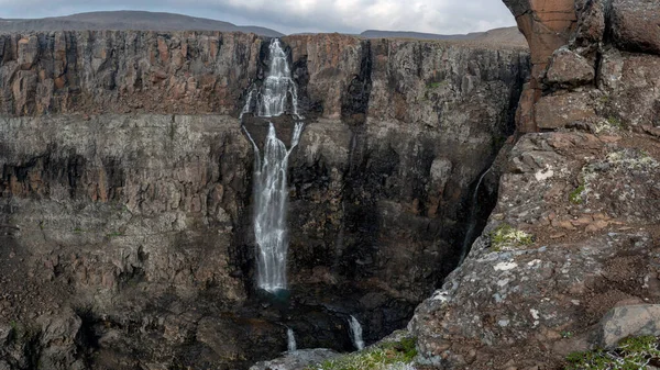 Rusya 'nın Sibirya bölgesindeki Krasnoyarsk bölgesindeki Putorana platosuna yaz aylarında seyahat edin.