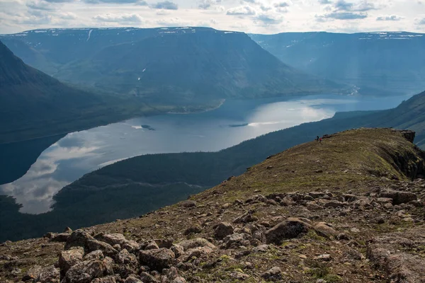 Rusya 'nın Sibirya bölgesindeki Krasnoyarsk bölgesindeki Putorana platosuna yaz aylarında seyahat edin.
