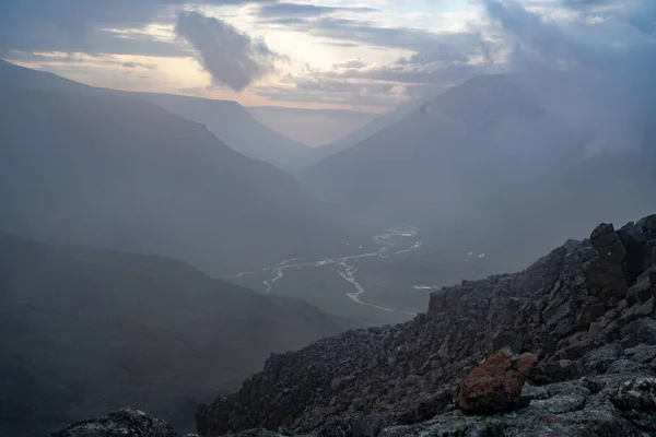 Rusya 'nın Sibirya bölgesindeki Krasnoyarsk bölgesindeki Putorana platosuna yaz aylarında seyahat edin.