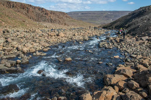 Rusya 'nın Sibirya bölgesindeki Krasnoyarsk bölgesindeki Putorana platosuna yaz aylarında seyahat edin.