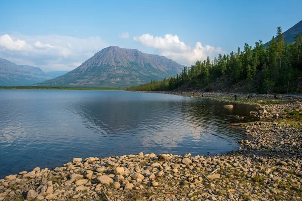 Rusya 'nın Sibirya bölgesindeki Krasnoyarsk bölgesindeki Putorana platosuna yaz aylarında seyahat edin.