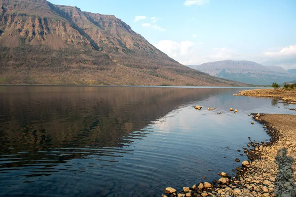 Rusya 'nın Sibirya bölgesindeki Krasnoyarsk bölgesindeki Putorana platosuna yaz aylarında seyahat edin.