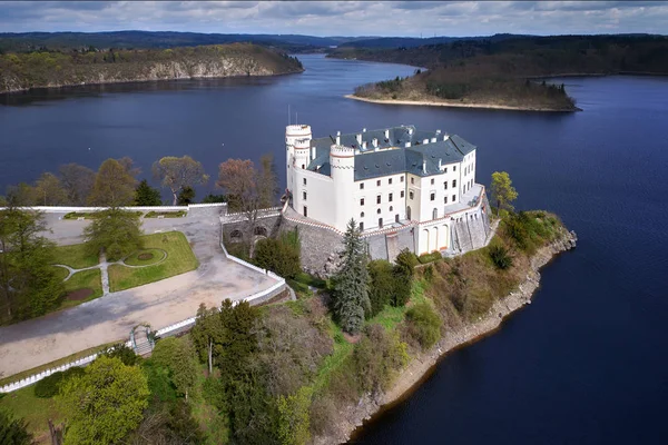 Aerial view on czech romantic, gothic chateu Orlik, situated on rock outcrop above Orlik reservoir in beautiful spring nature. Romantic,royal Schwarzenberg castle above water level. Czech landscape. — Stock Photo, Image