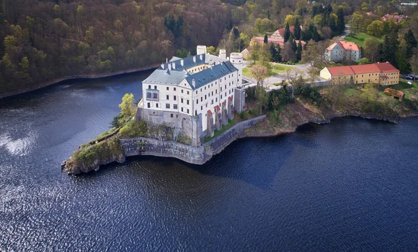 Aerial view on czech romantic, gothic chateu Orlik, situated on rock outcrop above Orlik reservoir in beautiful spring nature. Romantic,royal Schwarzenberg castle above water level. Czech landscape. — Stock Photo, Image