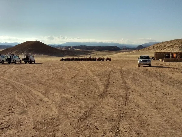 Mısır, muhteşem çöl, güzel manzara ve sıcak kum.