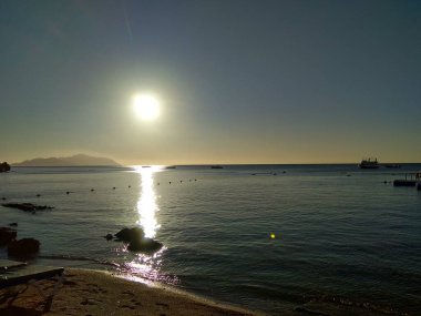 Mısır, güzel Kızıldeniz, muhteşem manzaralar, büyük yolculuk, gün doğumu.