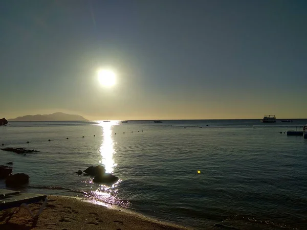 Mısır, güzel Kızıldeniz, muhteşem manzaralar, büyük yolculuk, gün doğumu.