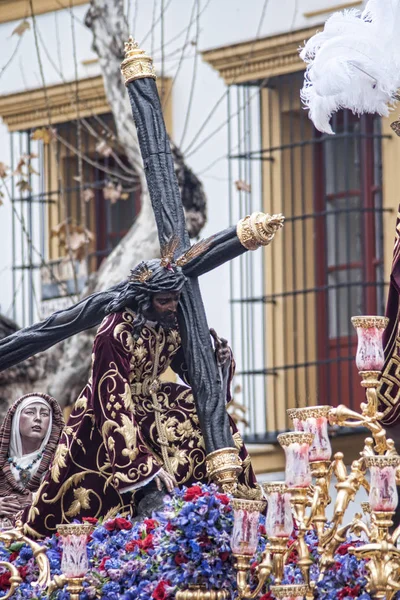 Schritt Geheimnis der Bruderschaft der Hoffnung von triana, Ostern in Sevilla — Stockfoto