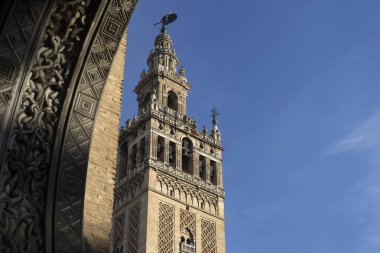 Seville, La Giralda anıtları