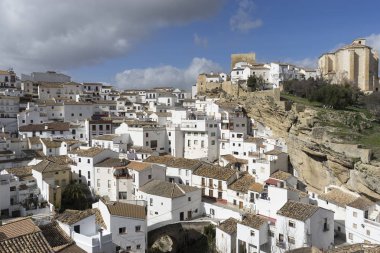 Beyaz köylerinin Cadiz il Setenil de las Bodegas