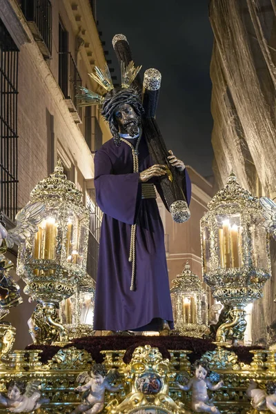 Jesus del Gran Poder med korset på axeln i den heliga veckan i Sevilla — Stockfoto