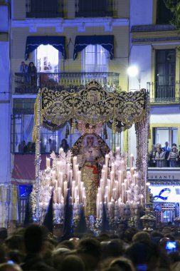 Our Lady sadaka piyasanın kutsal hafta Seville
