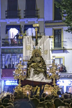 Kutsal hafta Seville, kardeşlik piyasanın görüntüleri
