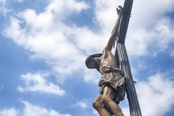 Ježíšova smrt na kříži svatý týden v Seville, bratrství studentů — Stock fotografie