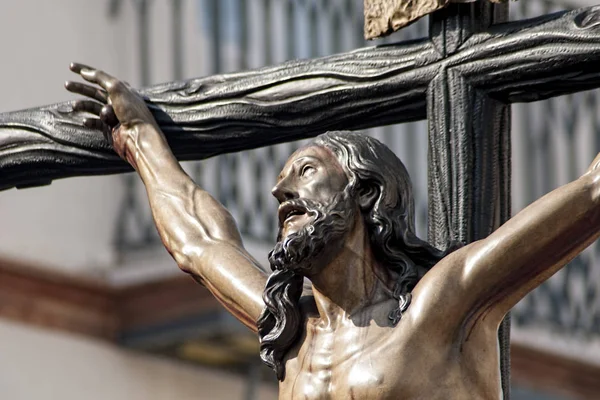 Ježíš zemřel na kříži, svatý týden v Seville, Brotherhood štěně — Stock fotografie