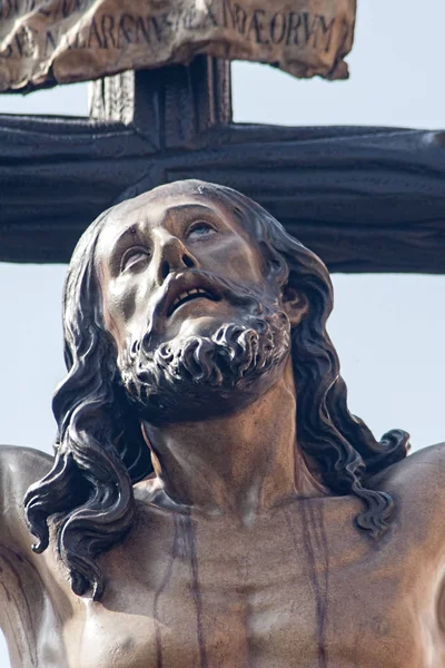 Jesús muriendo en la cruz, Semana Santa de Sevilla, la Hermandad del Cachorro — Foto de Stock