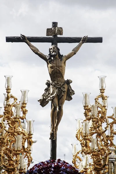 Jesús muriendo en la cruz, Semana Santa de Sevilla, la Hermandad del Cachorro — Foto de Stock