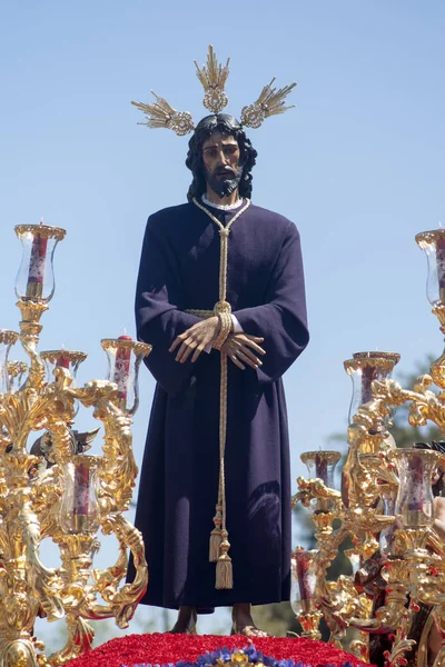 Ісус полон в процесії Страсний тиждень в Севільї — стокове фото