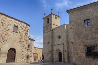 Güzel ortaçağ şehir, Caceres Extremadura içinde