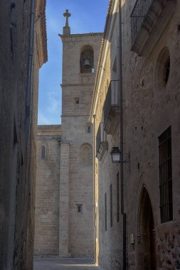 Güzel ortaçağ şehir, Caceres Extremadura içinde