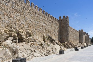 Avila, İspanya'nın eski ortaçağ kentinin savunma duvarı