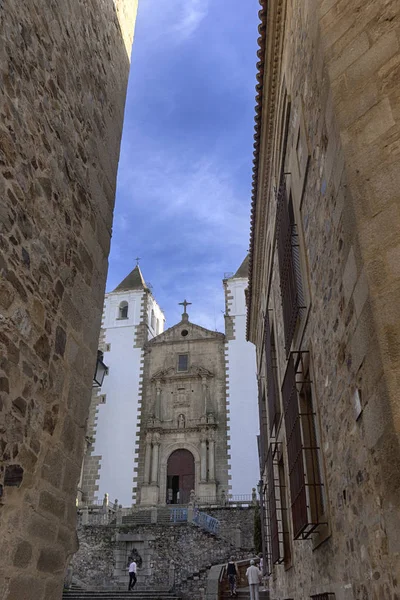 エストレマドゥーラ州のカセレスの美しい中世都市 — ストック写真