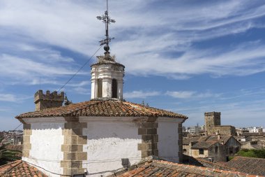 Güzel ortaçağ şehir, Caceres Extremadura içinde