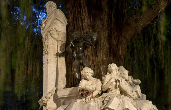 Monumento Dedicado Poeta Gustavo Adolfo Becquer Nasceu Cidade Sevilha — Fotografia de Stock