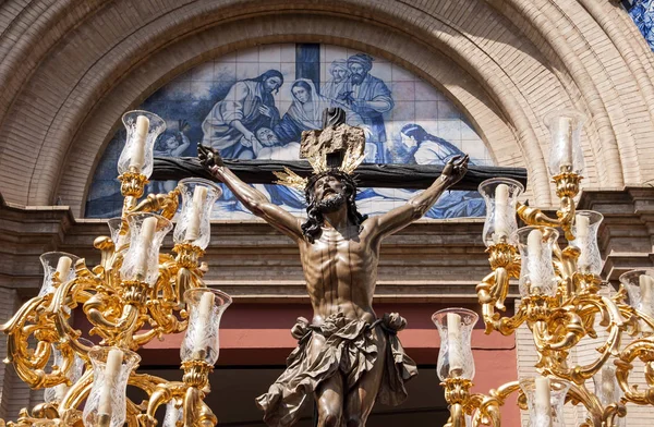 Jesús muriendo en la cruz, Semana Santa de Sevilla, la Hermandad del Cachorro — Foto de Stock
