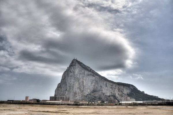 Вид на Гибралтарскую скалу с большой высоты
