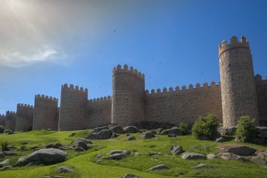 Avila, İspanya'nın eski ortaçağ kentinin savunma duvarı