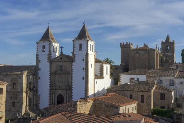 エストレマドゥーラ州のカセレスの美しい中世都市 — ストック写真