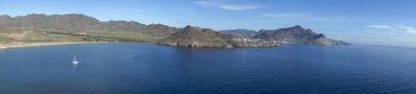 Almerya, Cabo de Gata 'daki Ceneviz plajının panoramik manzarası