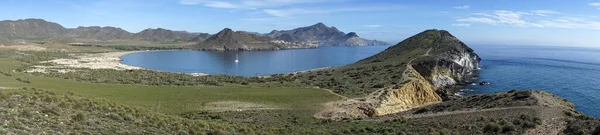 Almerya, Cabo de Gata 'daki Ceneviz plajının panoramik manzarası