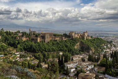 Endülüs 'teki en büyük anıtın güzel manzarası, Granada' nın Alhambrası.