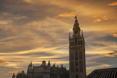 Sevilla, Endülüs 'ün Giralda' sında güzel bir günbatımı