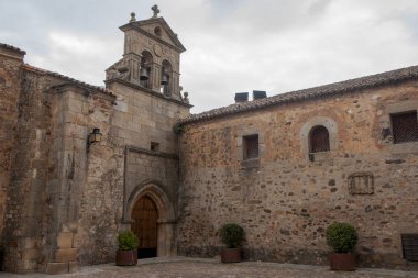 Güzel ortaçağ şehir, Caceres Extremadura içinde