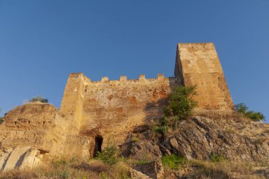 İspanya 'nın Caceres şehrinin eski savunma duvarı.