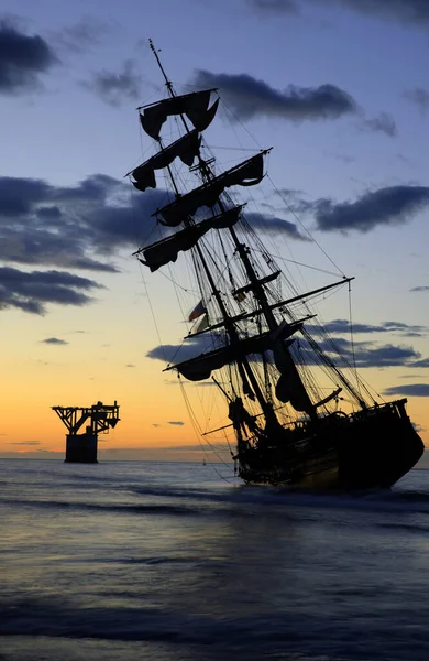 Beautiful Sunrise Next Vintage Brigantine Sailboat — Stock Photo, Image