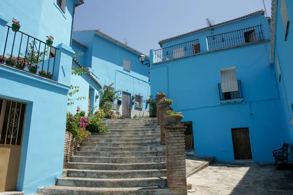 Malaga vilayetindeki kasabalar, mavi insanları juziye tıkıyorlar. 